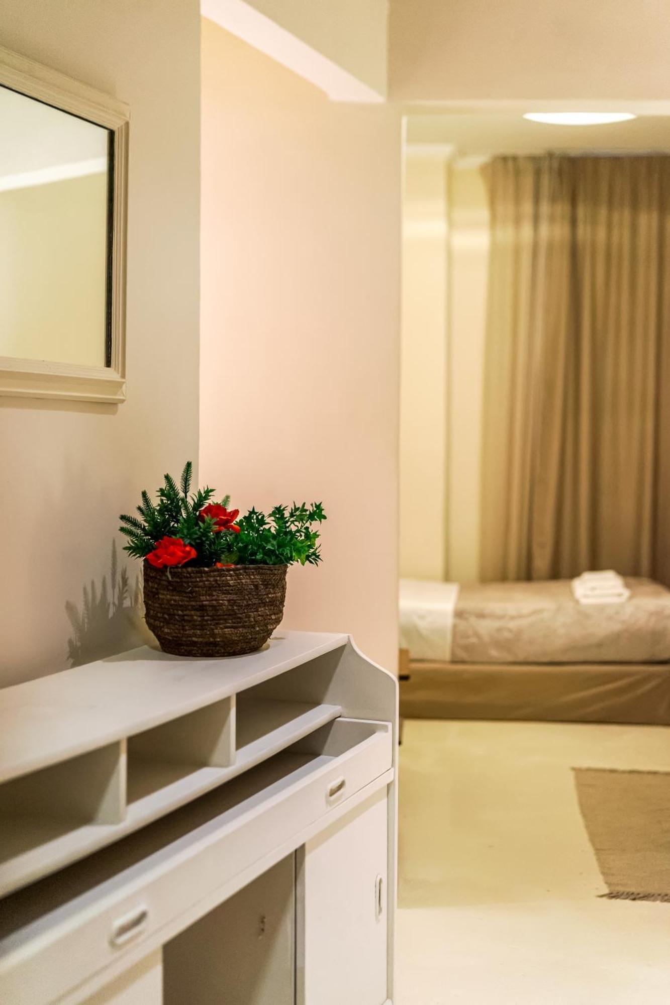 Filopappou Decent Apartment Athens Ngoại thất bức ảnh