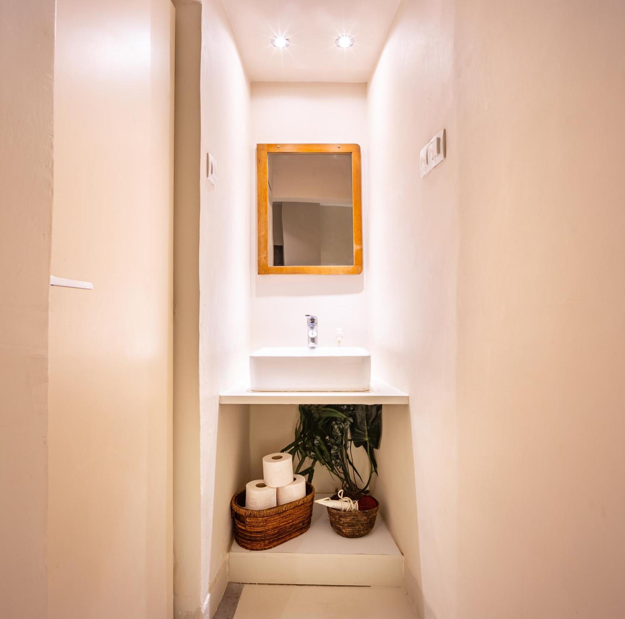 Filopappou Decent Apartment Athens Ngoại thất bức ảnh